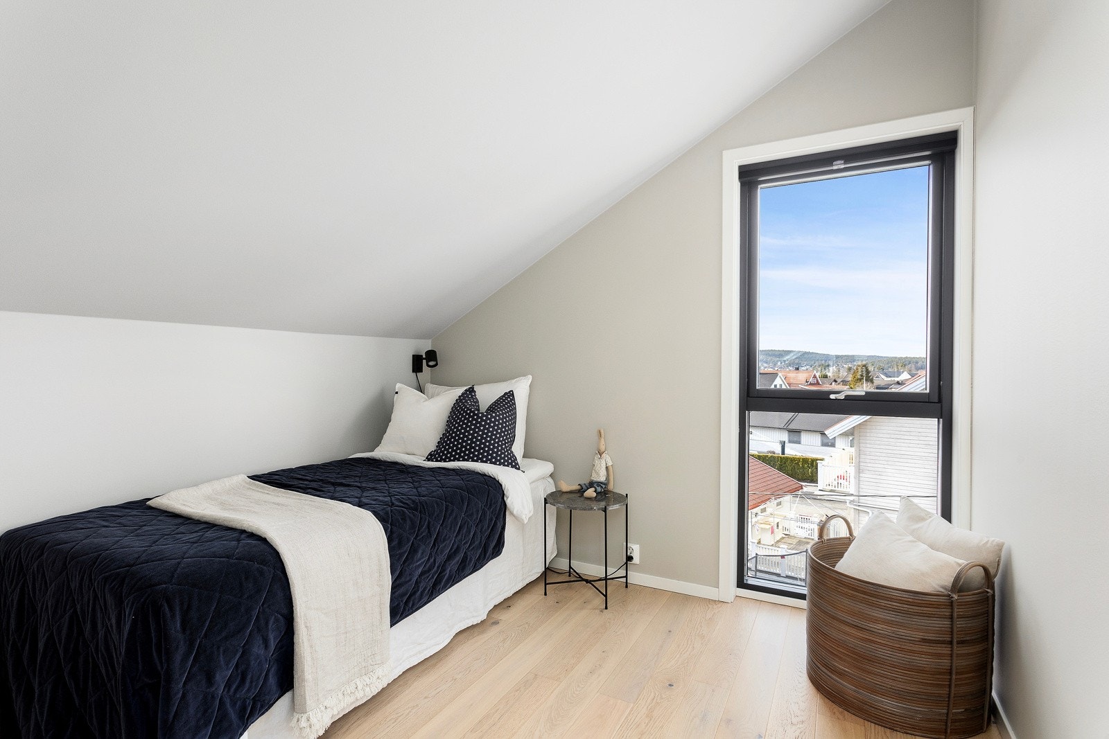 Ytterligere to soverom i loftetasjen som egner seg utmerket som barnerom. Galleribilde