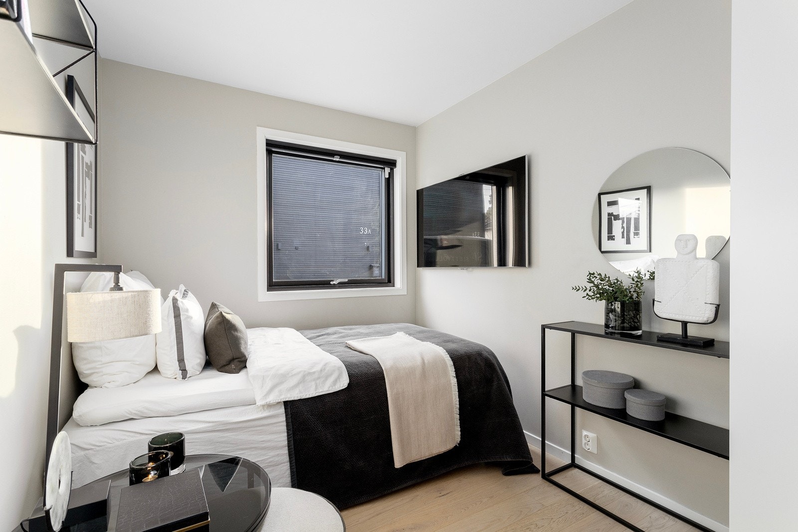 Hoveddelen har totalt 5 soverom som gir familien god fleksibilitet. Galleribilde