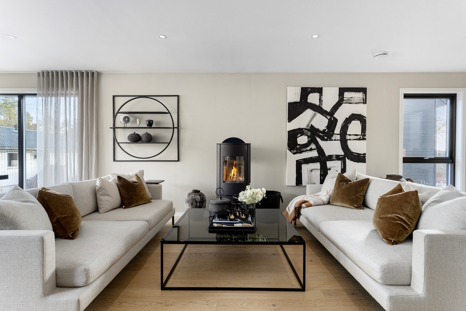 Peisovnen sikrer god oppvarming og skaper en ekstra hyggelig atmosfære i oppholdsrommet. Galleribilde