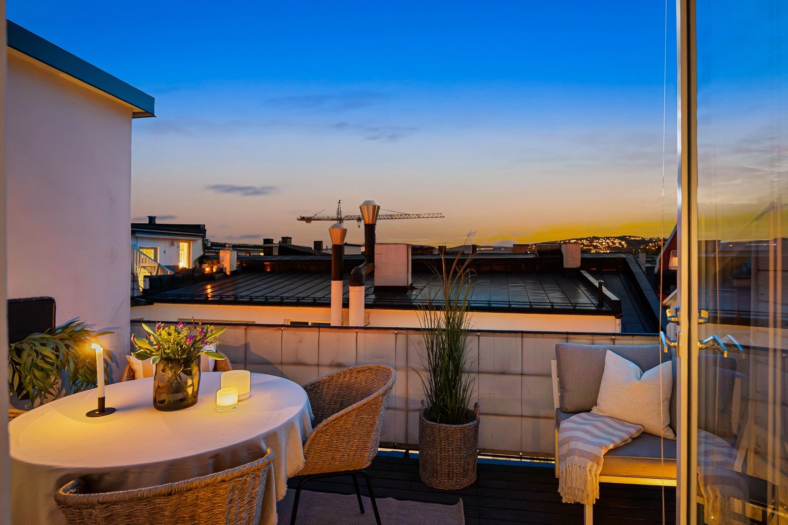 En helt fantastisk uteplass, et perfekt sted å nyte noe godt i glasset under åpen himmel. Galleribilde