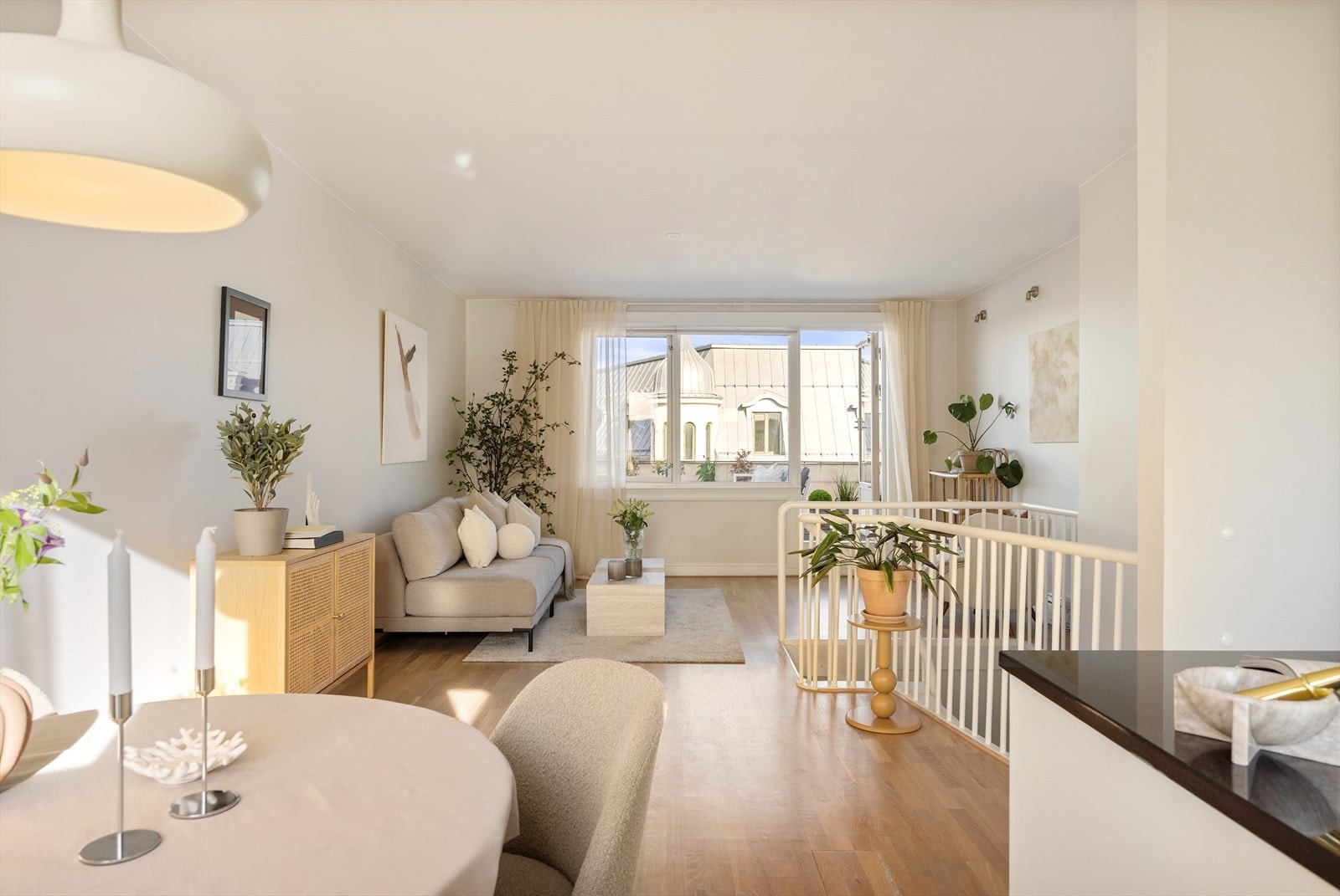 Rommet oppleves som lyst og luftig. Galleribilde