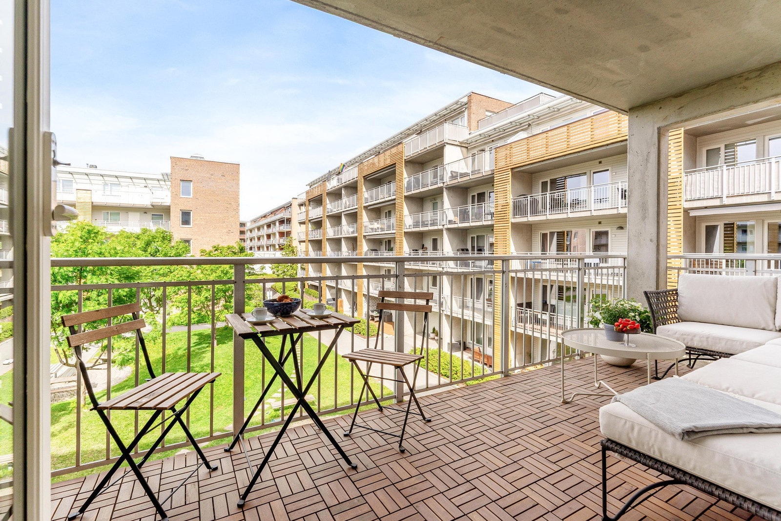 Fra stuen er det adkomst til en solrik, vestvendt balkong. Galleribilde