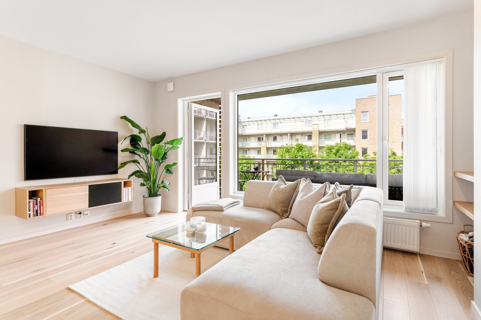 Det ble lagt ny parkett i hele leiligheten i 2024. Galleribilde