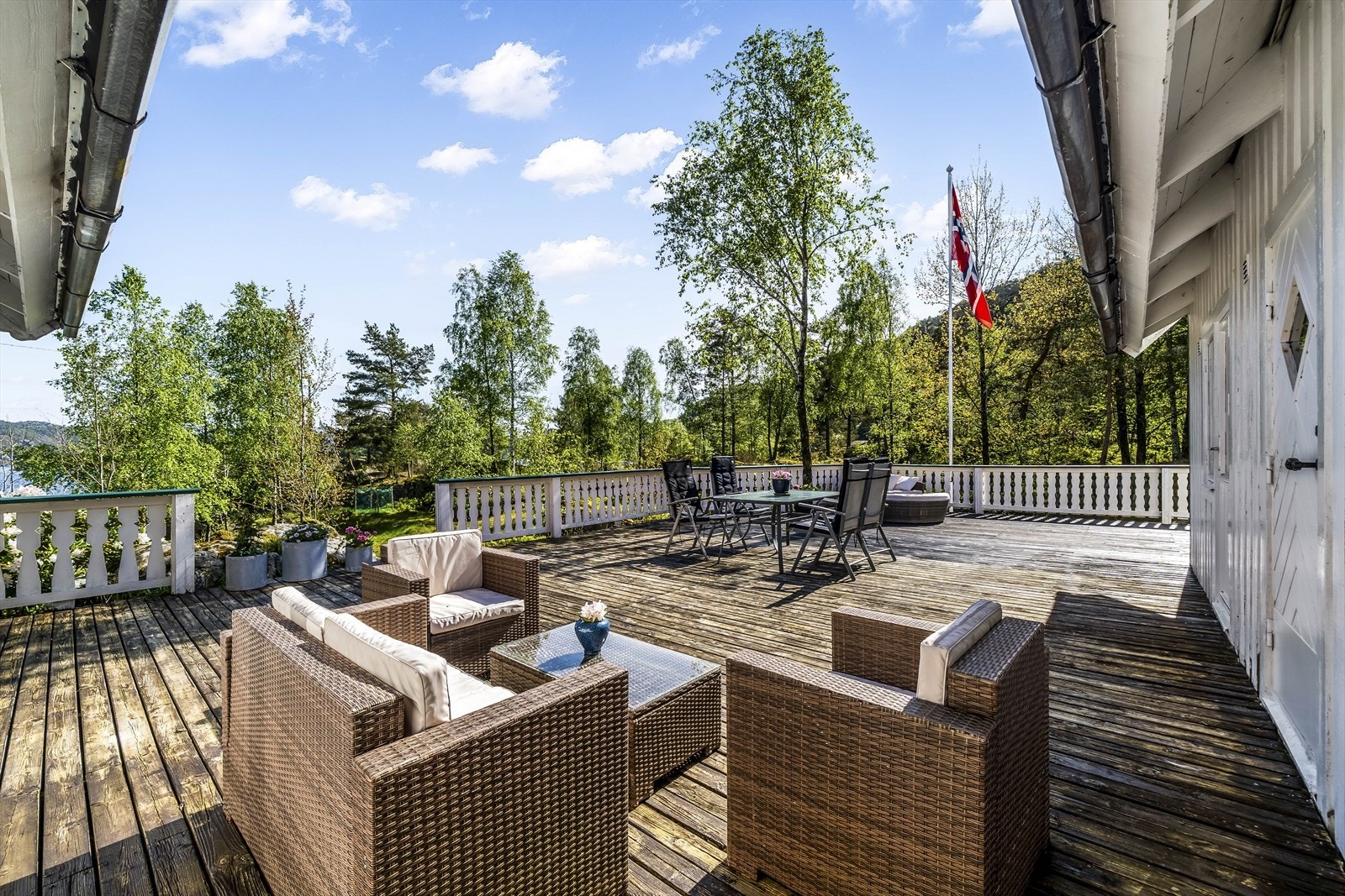 Romslig terrasse Galleribilde