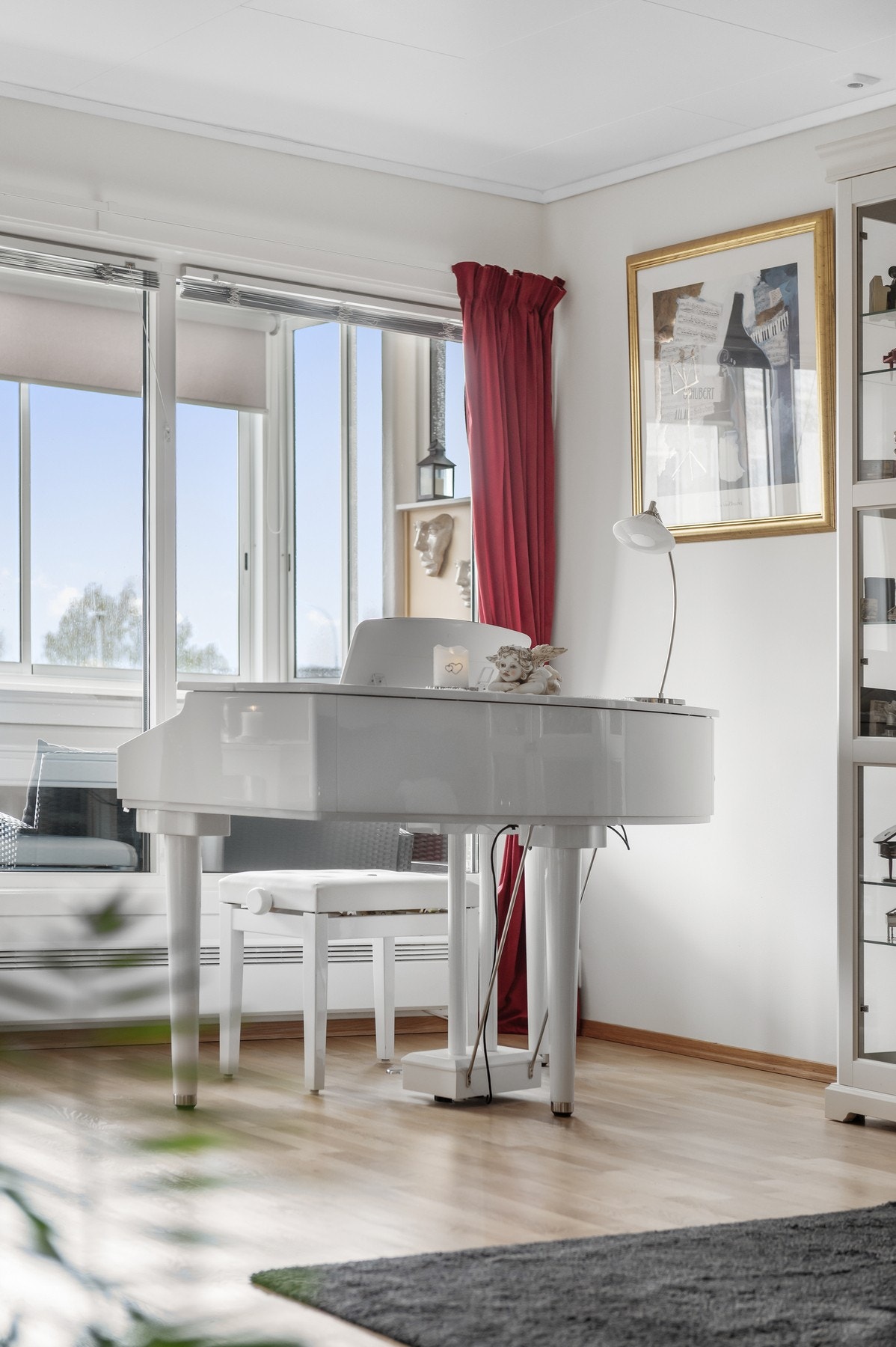 Fra stuen har du utgang til innglasset terrasse. Galleribilde