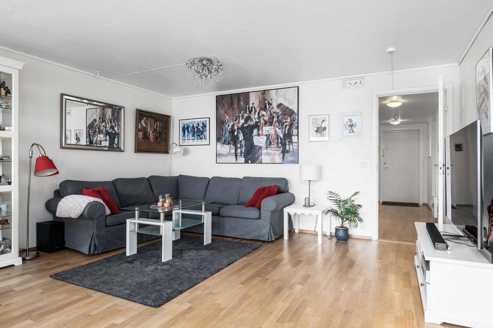 Her er det god plass til stor sofagruppe. Galleribilde