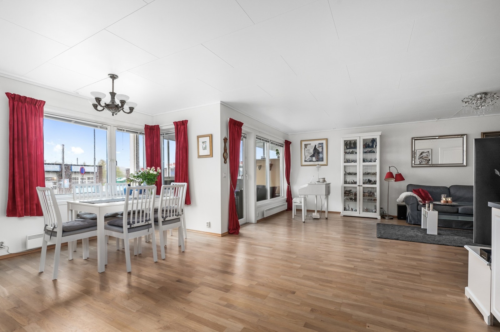 En attraktiv og romslig leilighet med sentrumsnær beliggenhet. Galleribilde