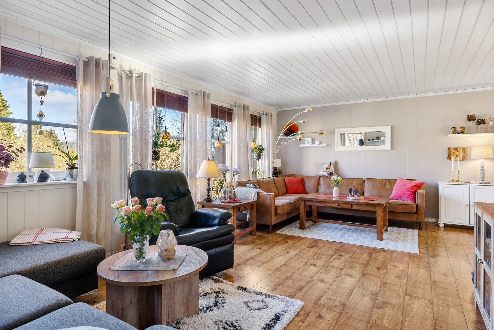 Siden oppføring har boligen gjennomgått enkelte
periodevise oppgraderinger. Galleribilde