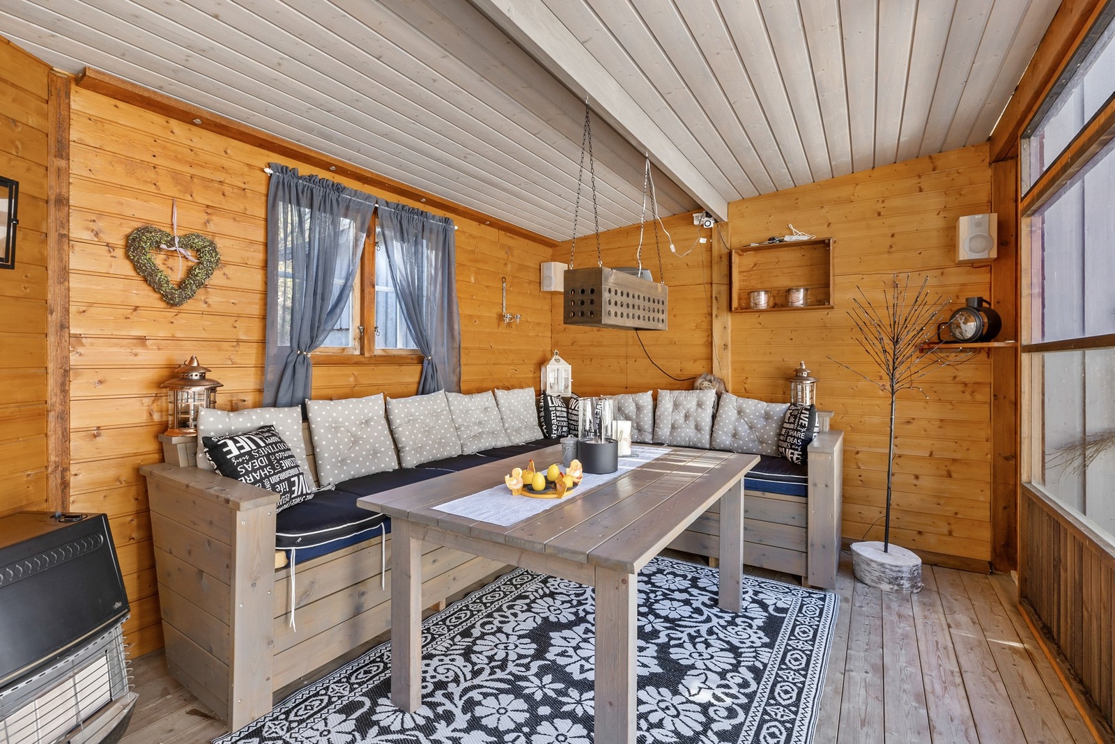 Uthus/anneks Galleribilde