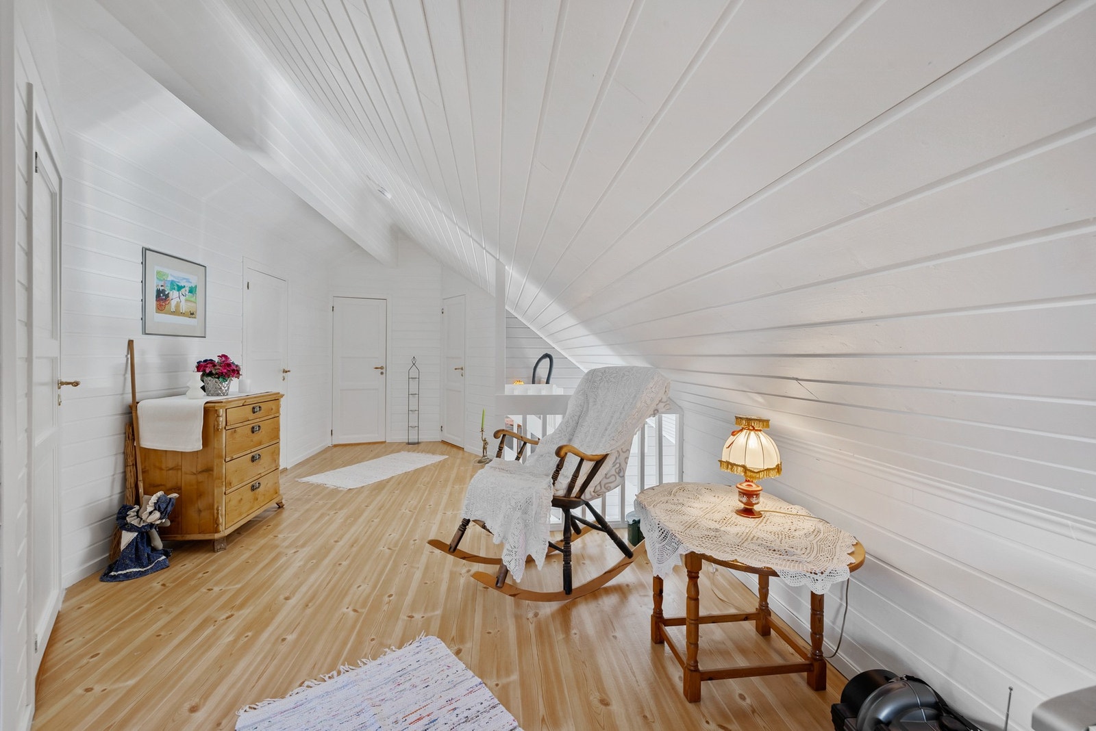 Deler av arealet på loft er ikke måleverdig på grunn av skråhimling / lav takhøyde. Galleribilde