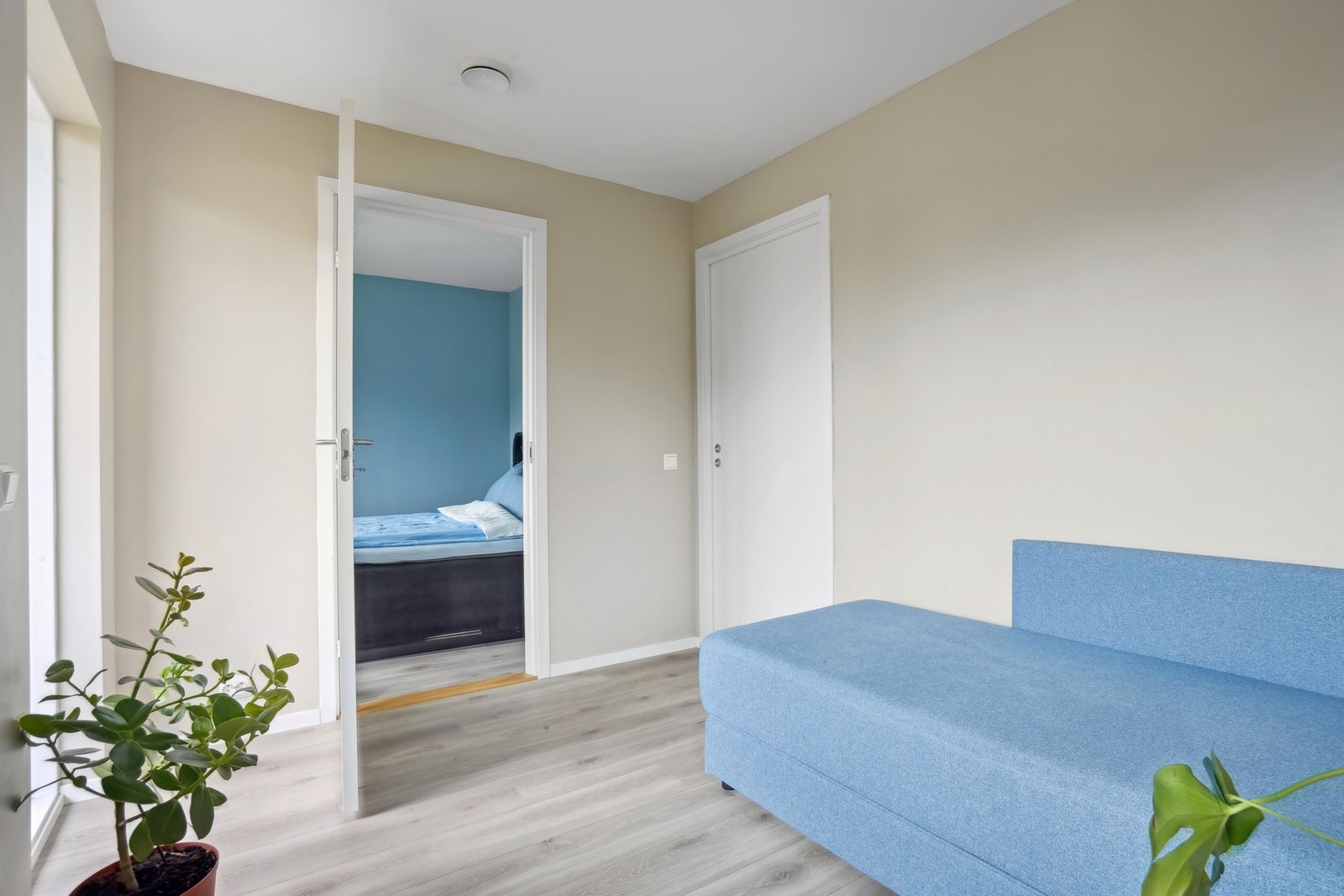 Ett av to soverom i øverste etasje av boligen. Galleribilde