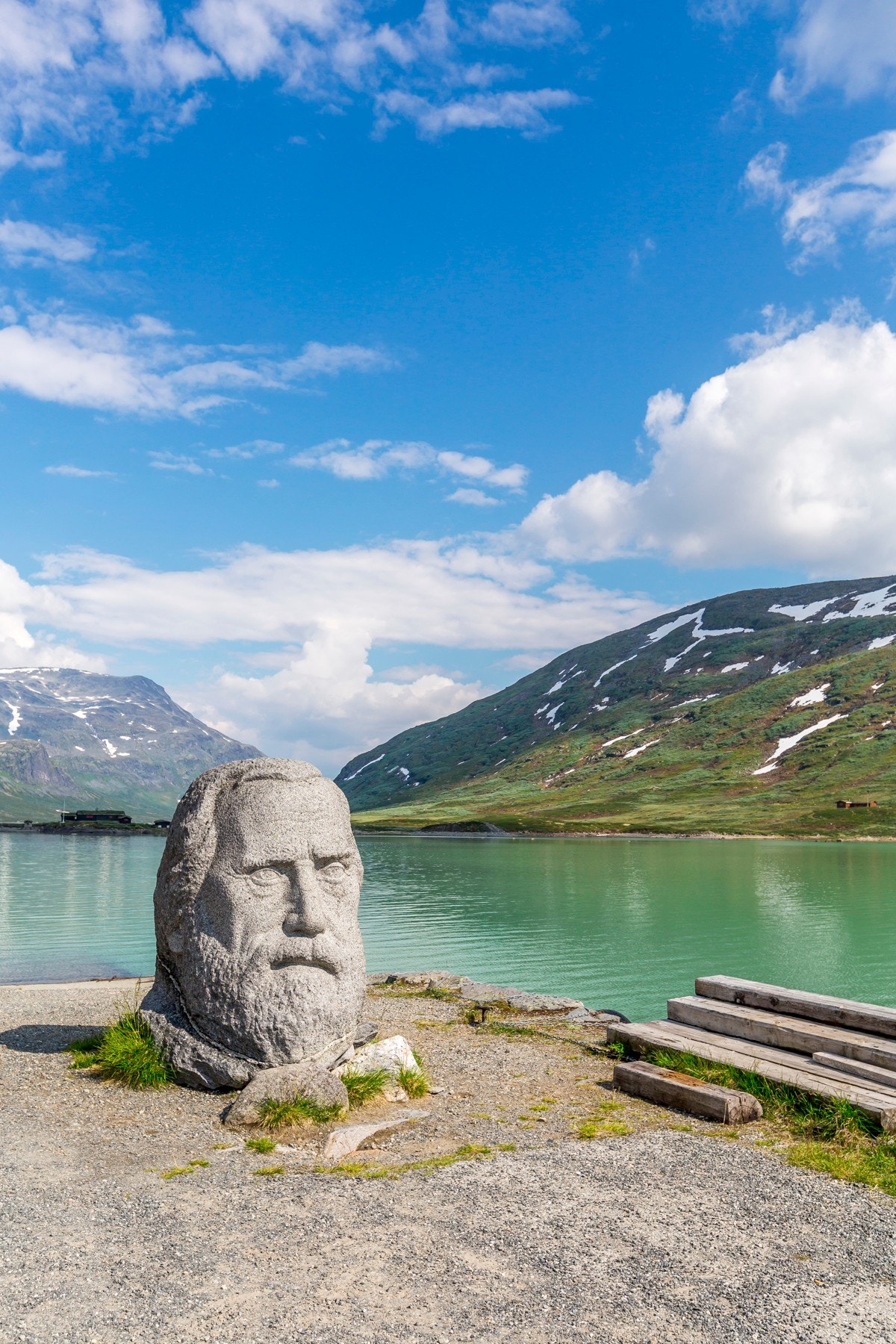 Statue av Aasmund Olavsson Vinje på Eidsbugarden Galleribilde