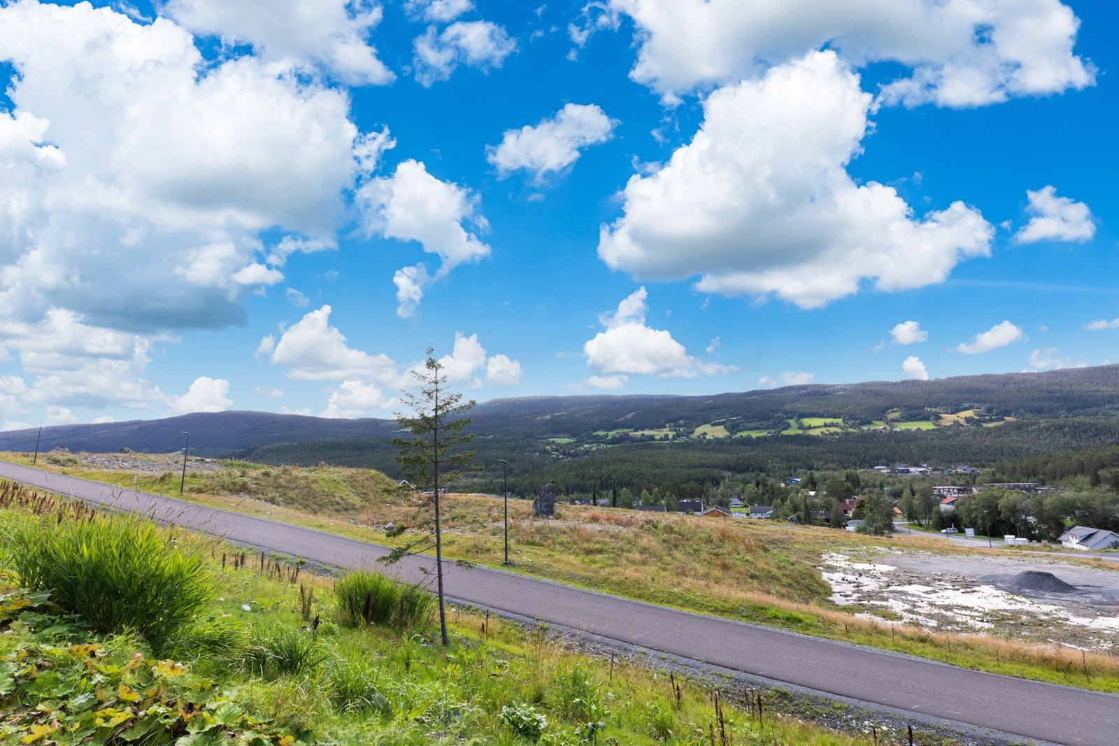 Alle tomter selges som råtomter, kjøper må selv opparbeide tomten Galleribilde