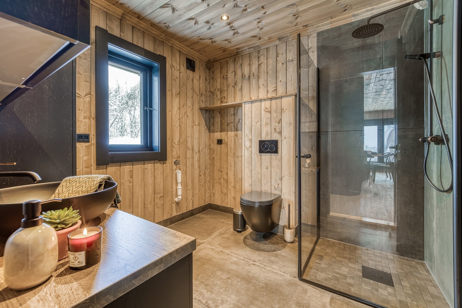 På badet i 1. etasje er det opplegg for vaskemaskin Galleribilde