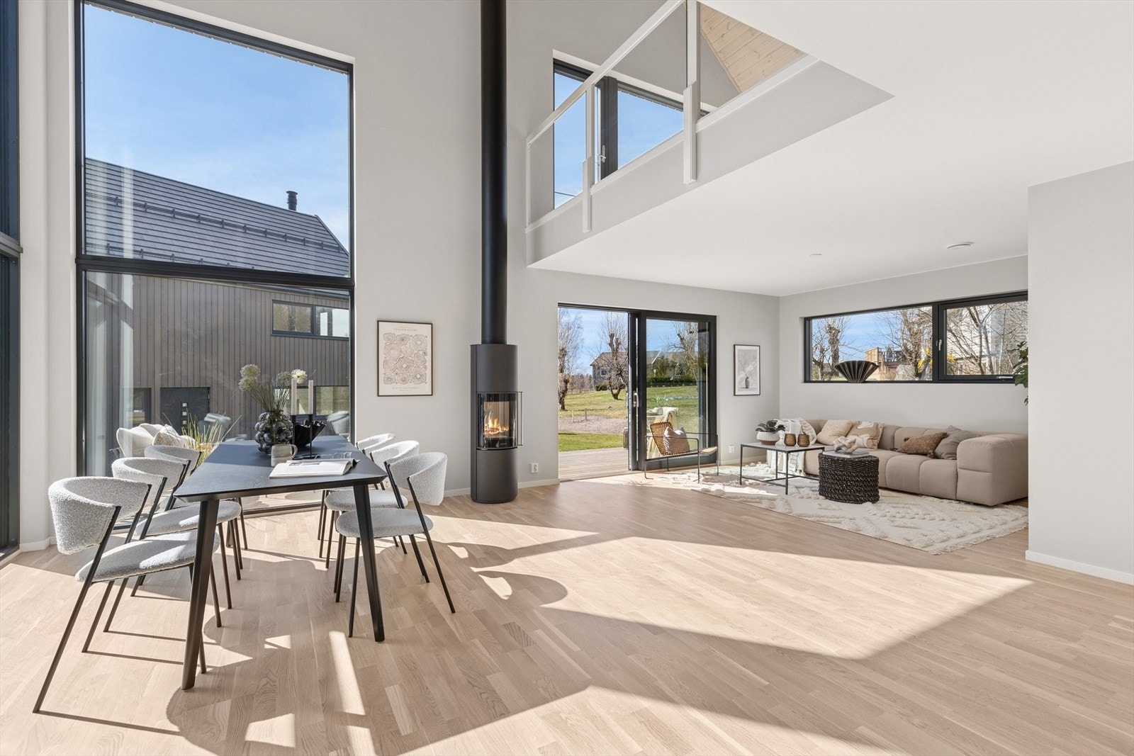 En rålekker enebolig fra 2025 som ikke har vært bebodd. Galleribilde