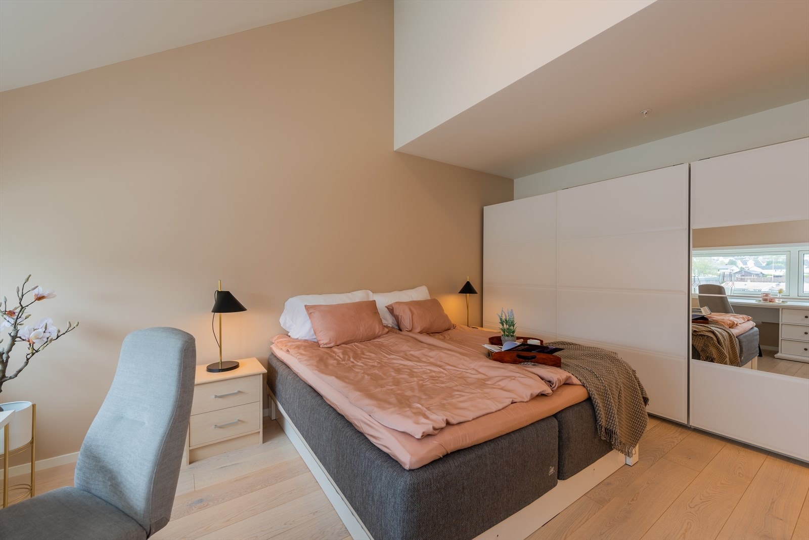 Rommet er av romslig karakter med god skapplass. Galleribilde