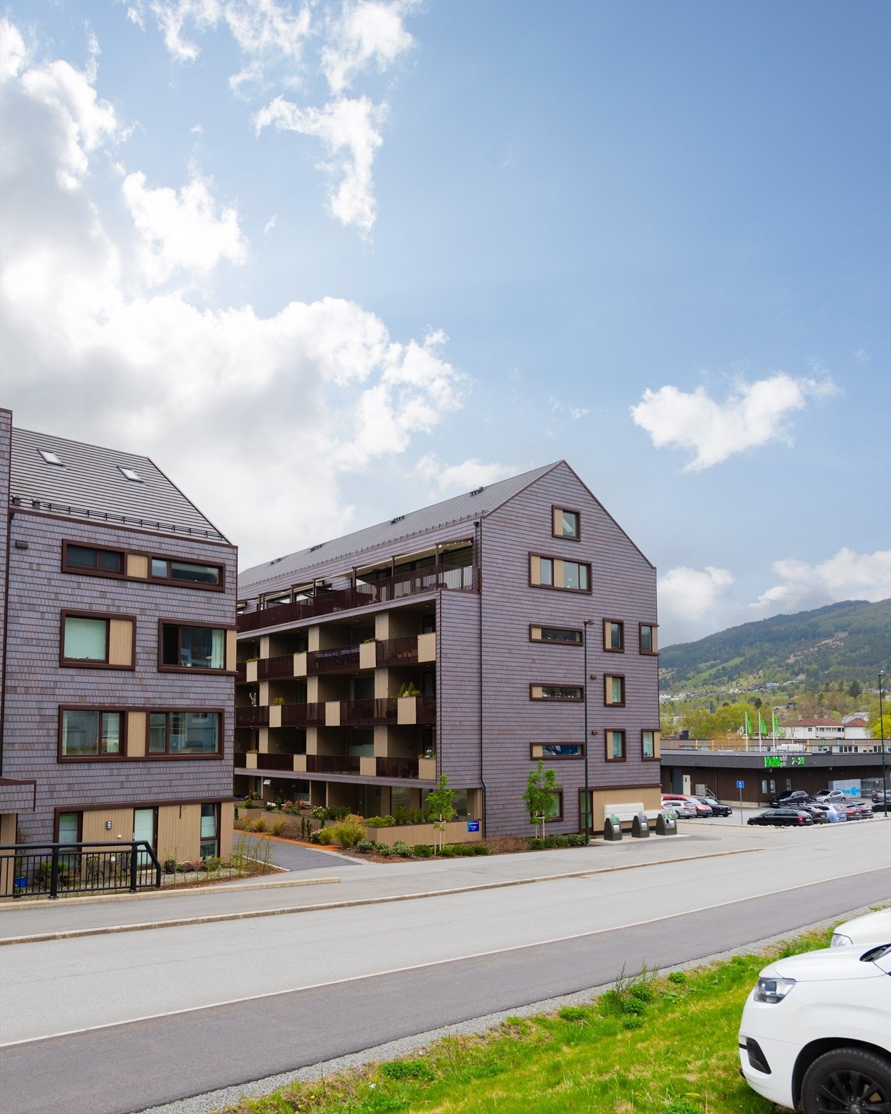 Det er en dagligvarebutikk lokalisert rett ved leiligheten. Galleribilde