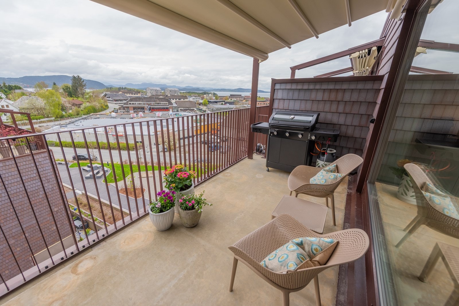 Balkongen er på hele 30 m2! Galleribilde