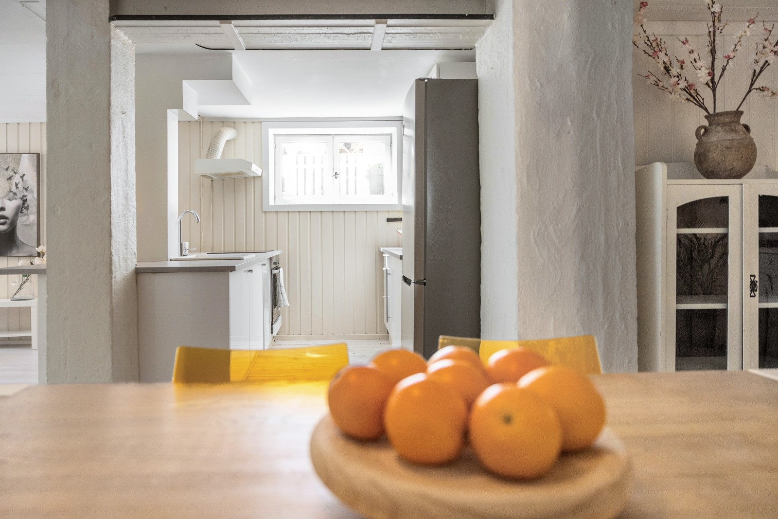 Godt lysinnslipp direkte inn i kjøkkensonen. Galleribilde