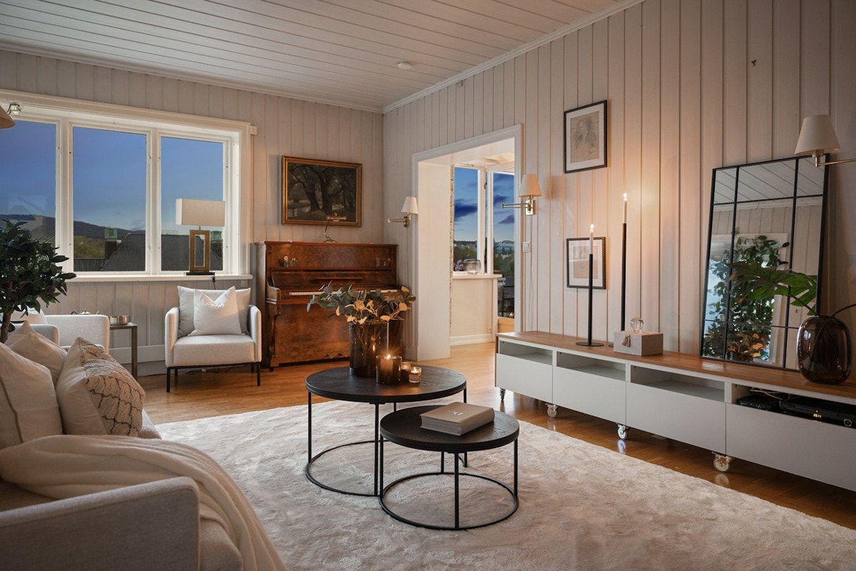 Kveldsstemnings i den koselige stue i 2. etasje. Her kan minner skapes! Galleribilde