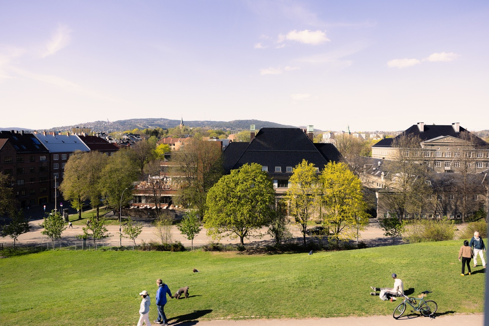 Med lite trafikk i gaten og parken som nærmeste nabo kan det ikke bli mer barnevennlig beliggenhet. Galleribilde