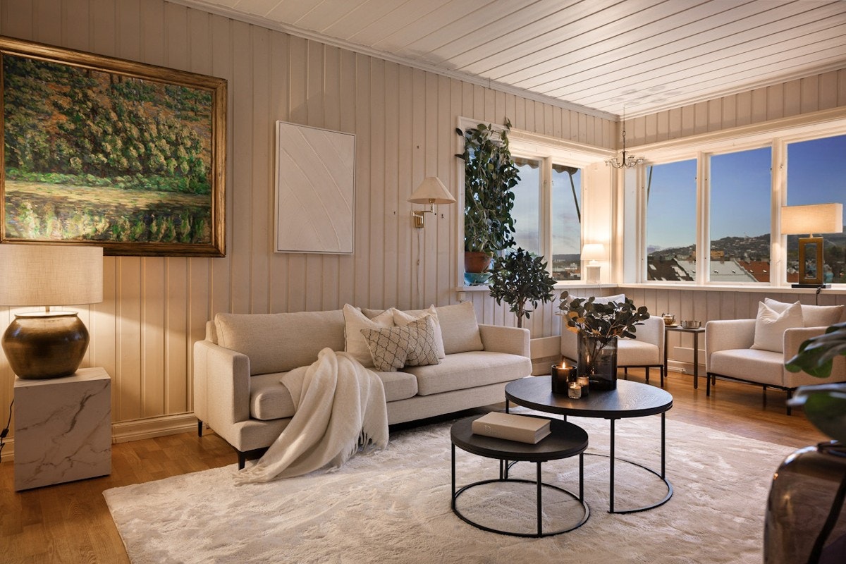 God plass til sofa, stoler og bord. Her kan en enkelt ha både 2, men også 15 gjester. Galleribilde