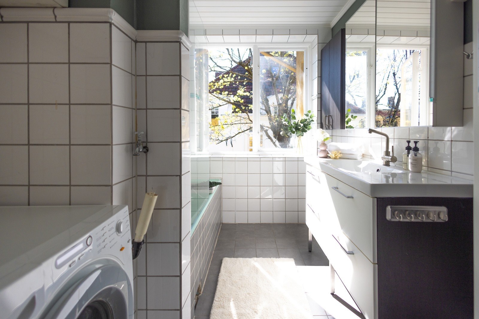 Baderommet har i tillegg opplegg for vaskemaskin. Galleribilde