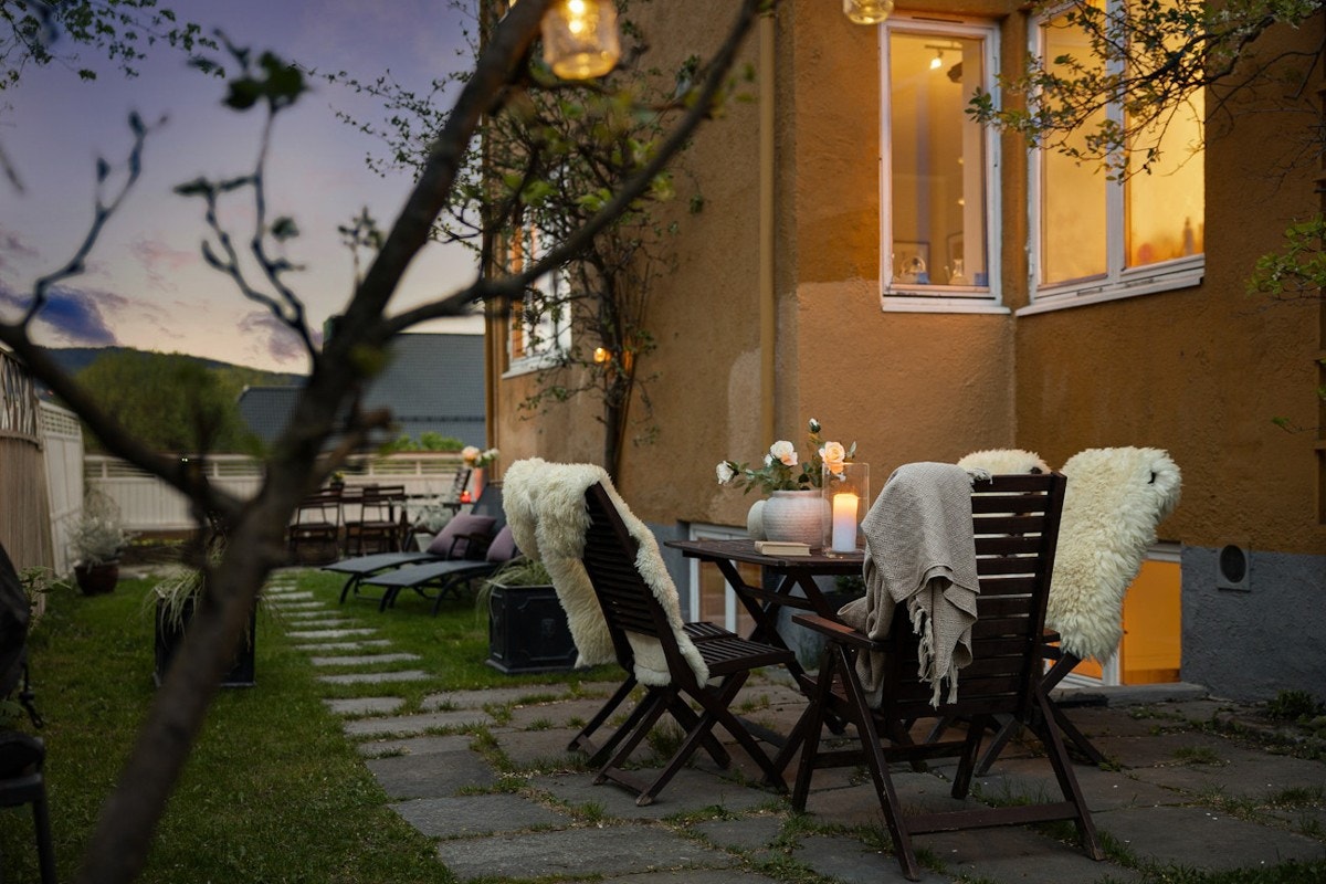 I bakhagen kan man invitere både venner og familie. Noe godt i glasset om man ønsker..kanskje? Galleribilde