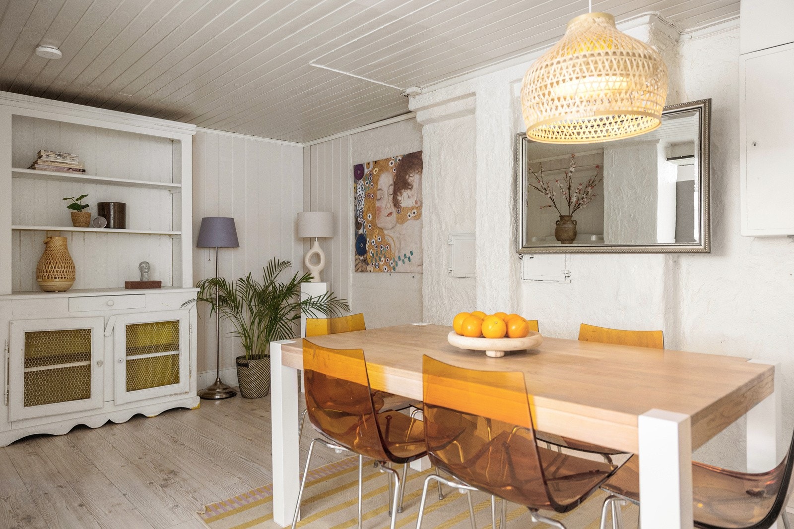 "Til bords", sier kokken. Da samles man til en hyggelig frokost eller middag. Galleribilde