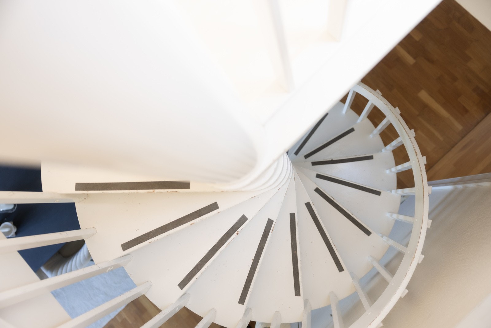 Trapp opp fra 2. etasje Galleribilde