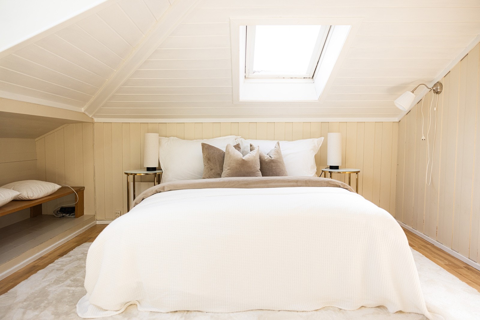 Romslig og lunt rom som benyttes til soverom. Galleribilde