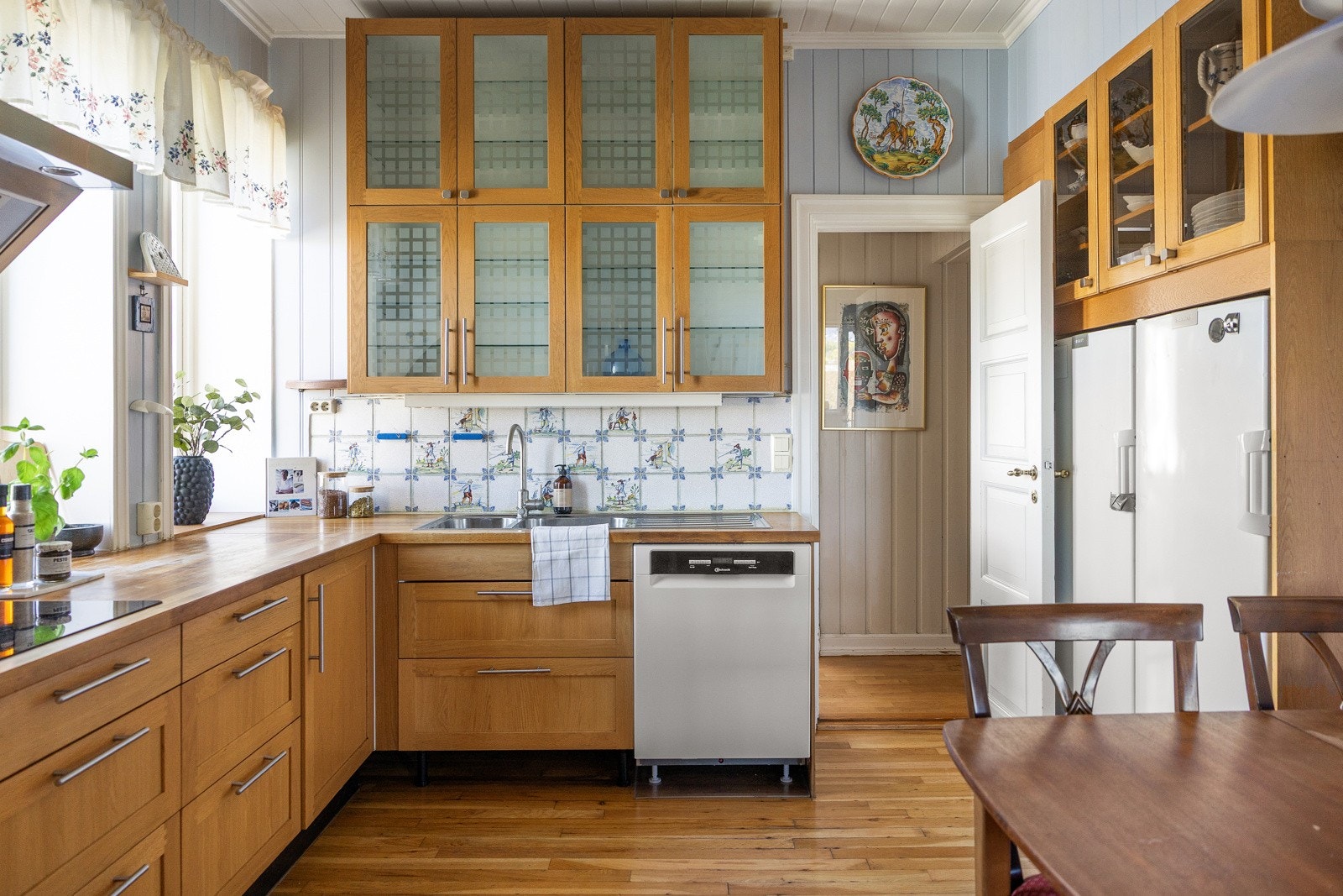 Klassisk og velfungerende kjøkken. Galleribilde