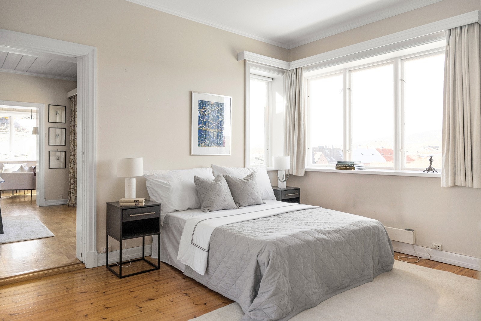 Dette soverommet er også svært romslig. Med en nydelig utsikt! Galleribilde