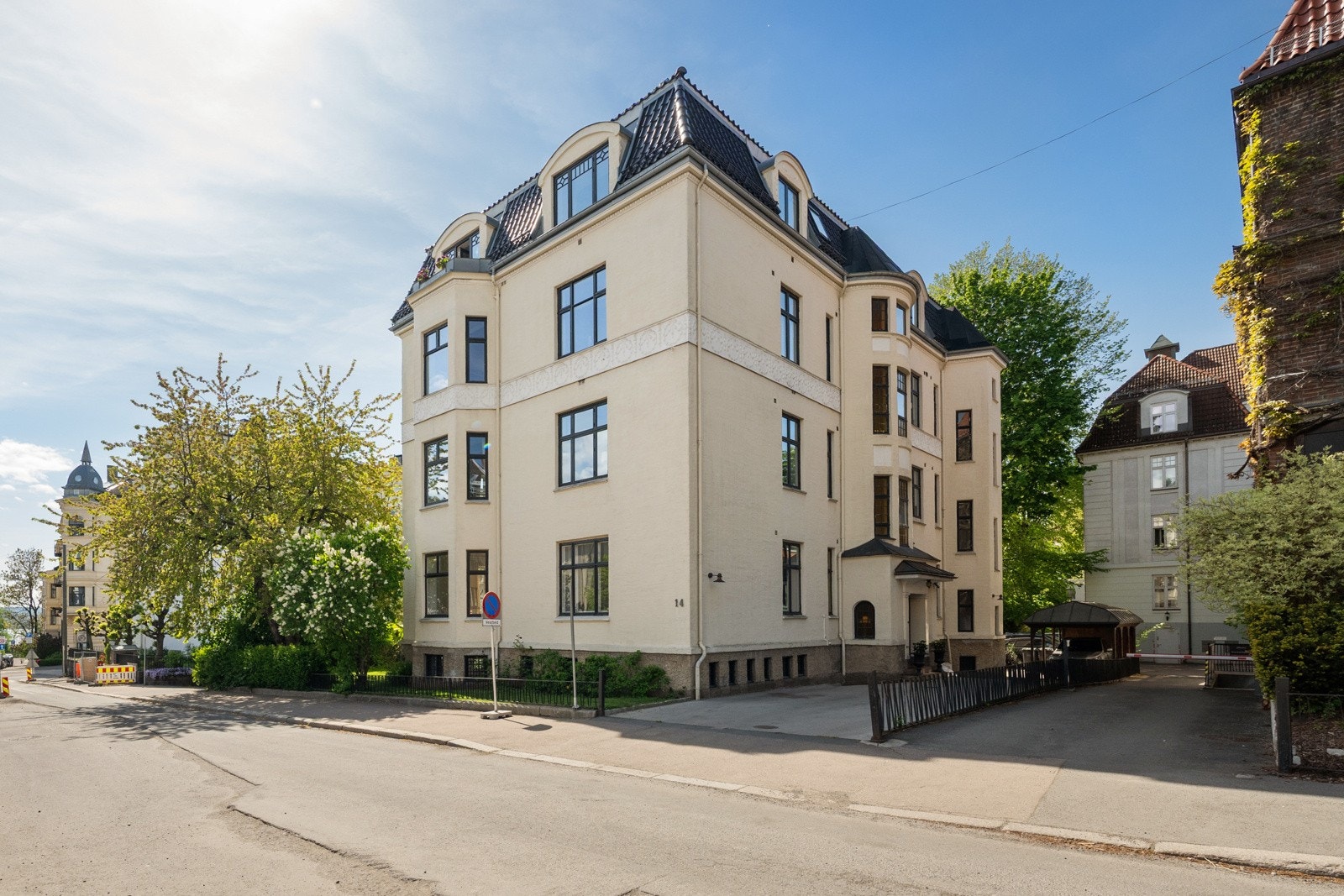 Bergvarmen blir også brukt til sne- og isfri gårdsplass samt oppvarming av oppgangen Galleribilde
