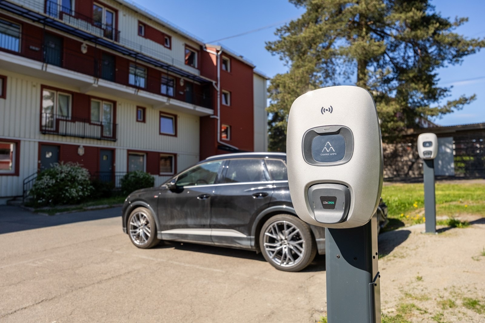 Det er mulig å leie parkeringsplass etter venteliste. Det koster 350,- for leie av parkeringsplass Galleribilde