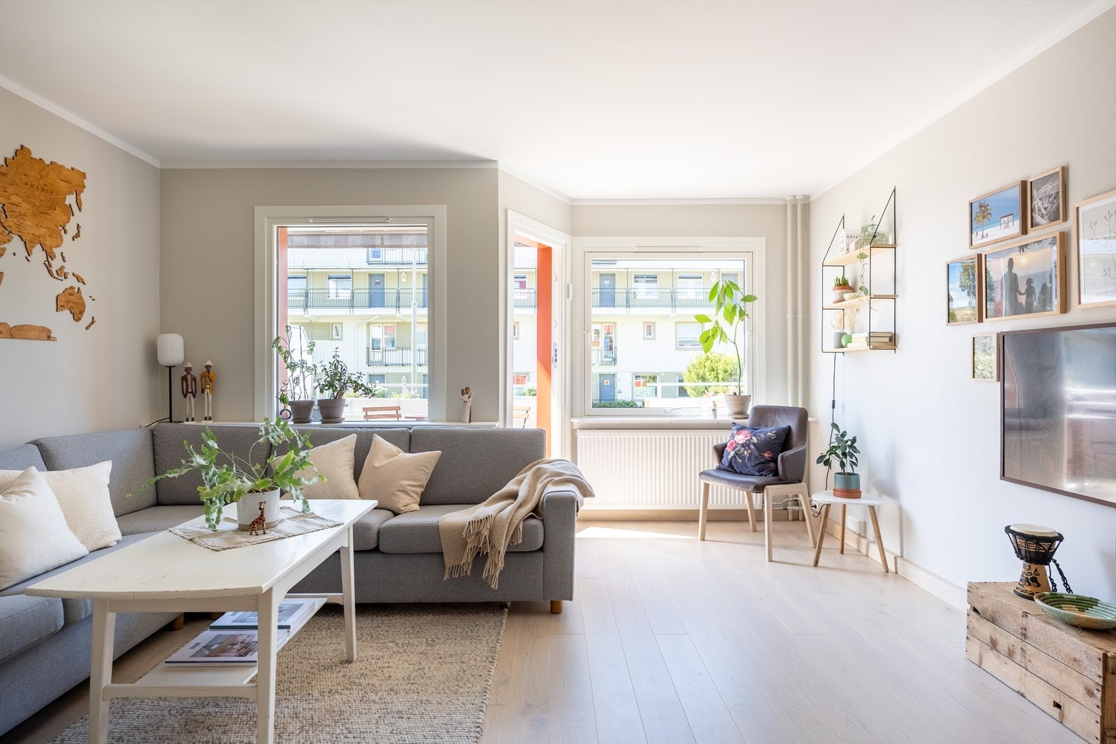 Leiligheten varmes opp via radiatorer tilknyttet fjernvarme som er inkludert i felleskostnadene Galleribilde
