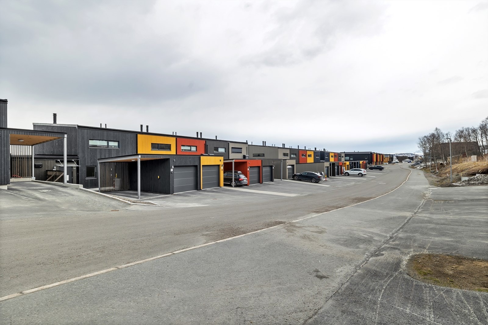 Fløylia ligger på fastlandssiden ca. 10 minutter med bil fra Tromsø sentrum i ett rolig og barnevennlig område Galleribilde