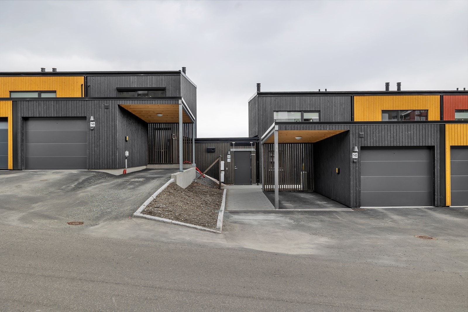 Parkering i carport til venstre Galleribilde