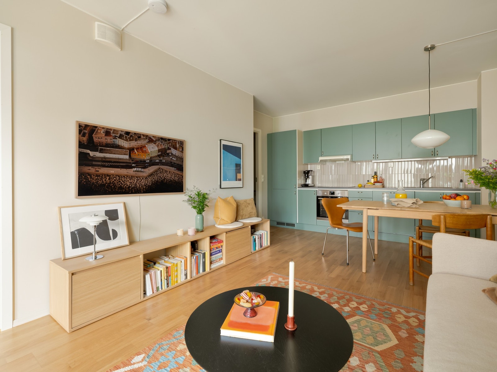 Takhøyden her inne er cirka 2,51 meter. Galleribilde