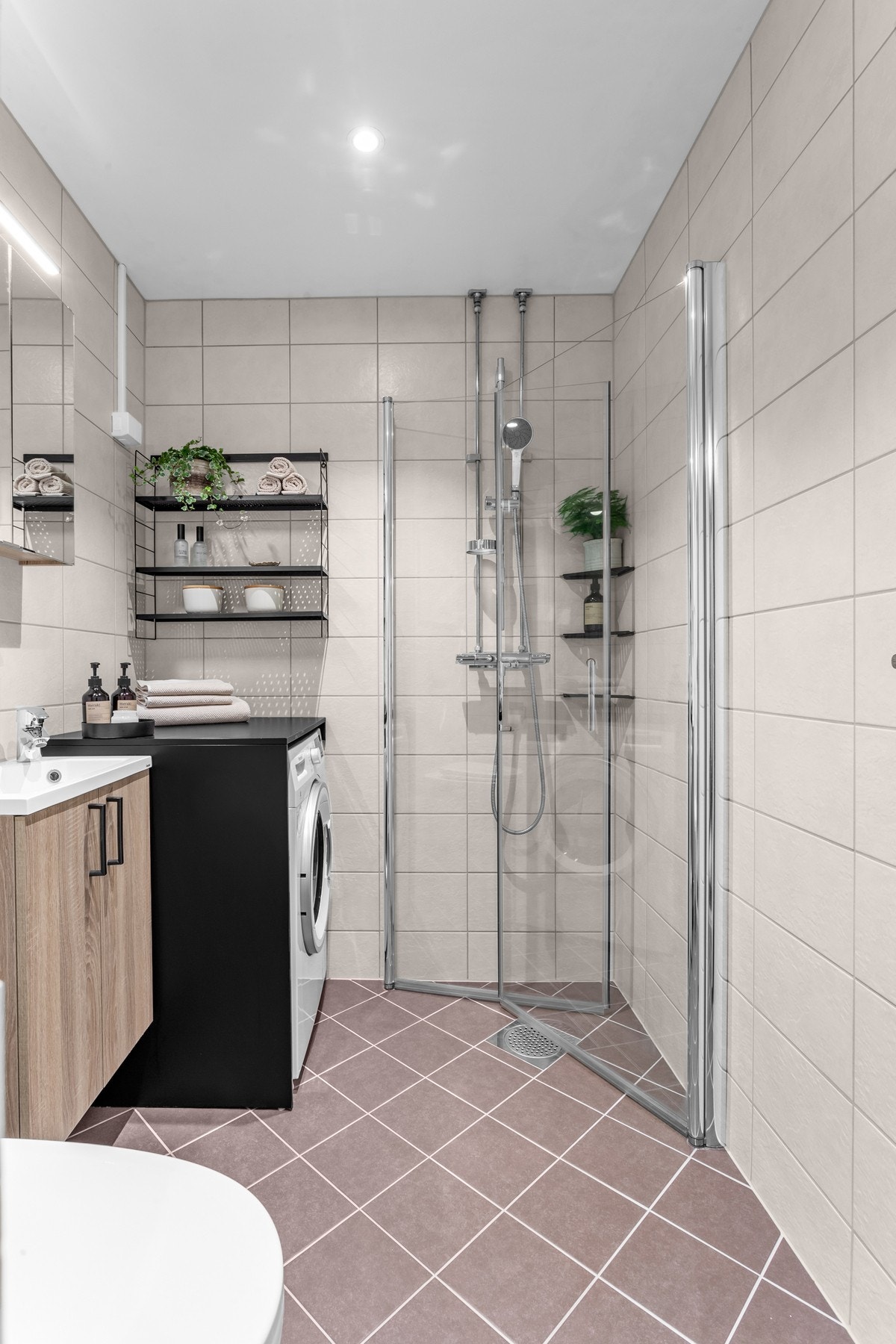 Badet ble renovert i regi av sameiet, i 2019/2020, og holder en god standard. Galleribilde