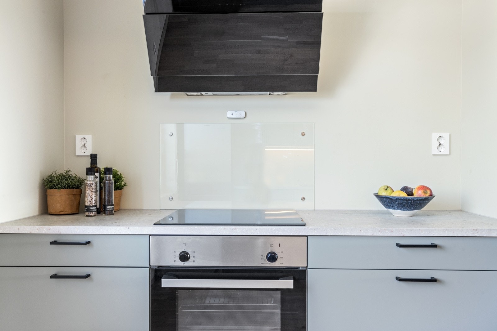 Integrert komfyr og platetopp. Galleribilde