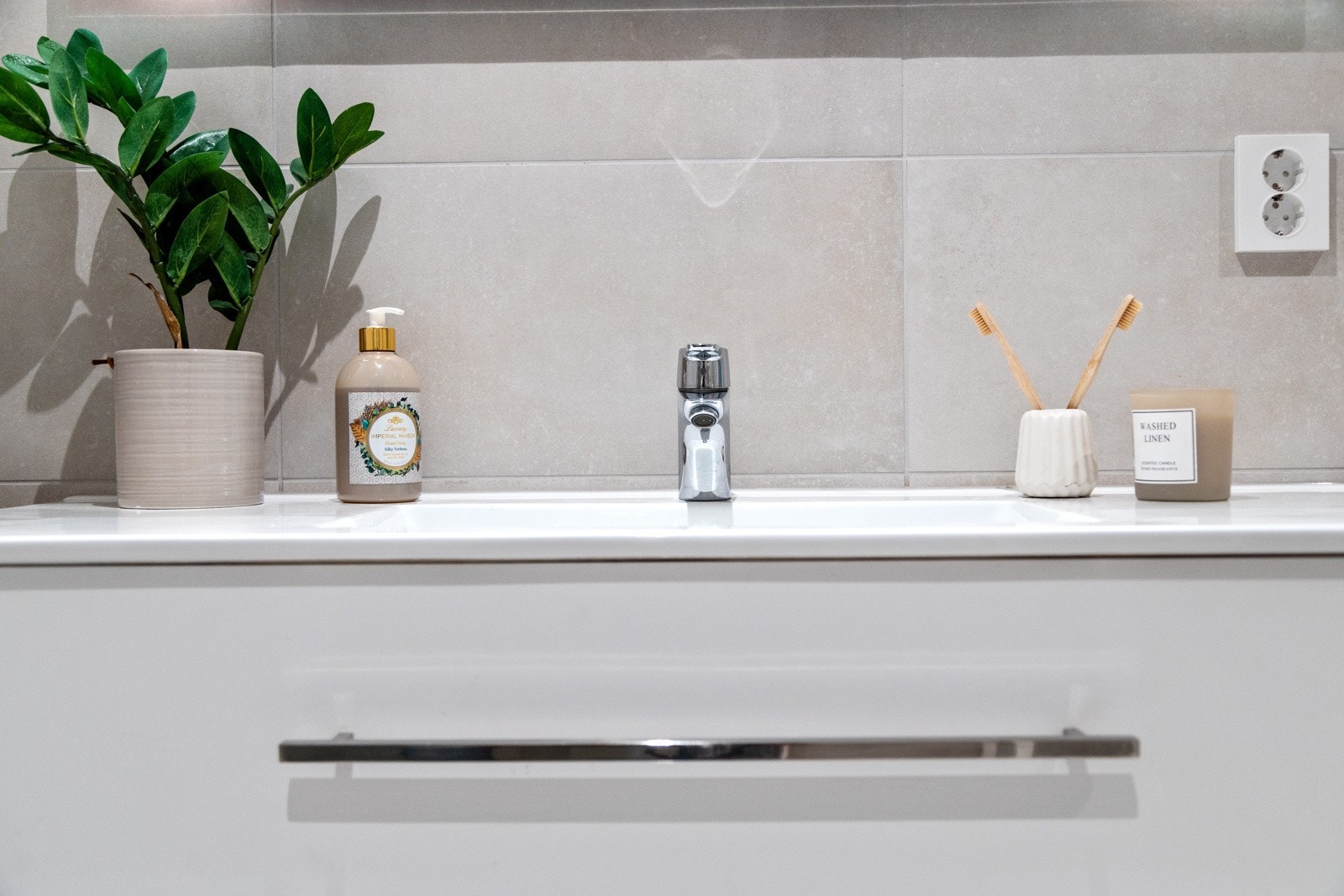 Skuffeinnredning med ett-greps blandebatteri Galleribilde