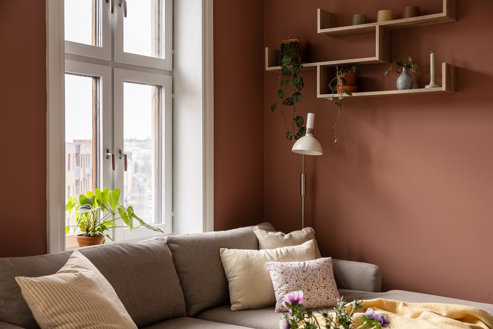 Her er fargene nøye utvalgt for å skape en behagelig og lun romfølelse. Galleribilde