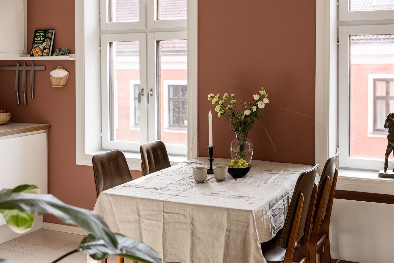 Her ligger alt til rette for lange helgefrokoster med familien og sene middager med venner. Galleribilde