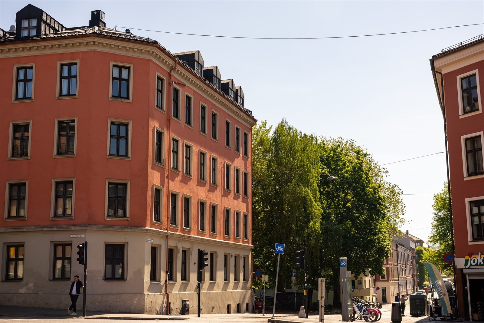 Her bor du på toppen i en av Grünerløkkas klassiske gårder. Galleribilde