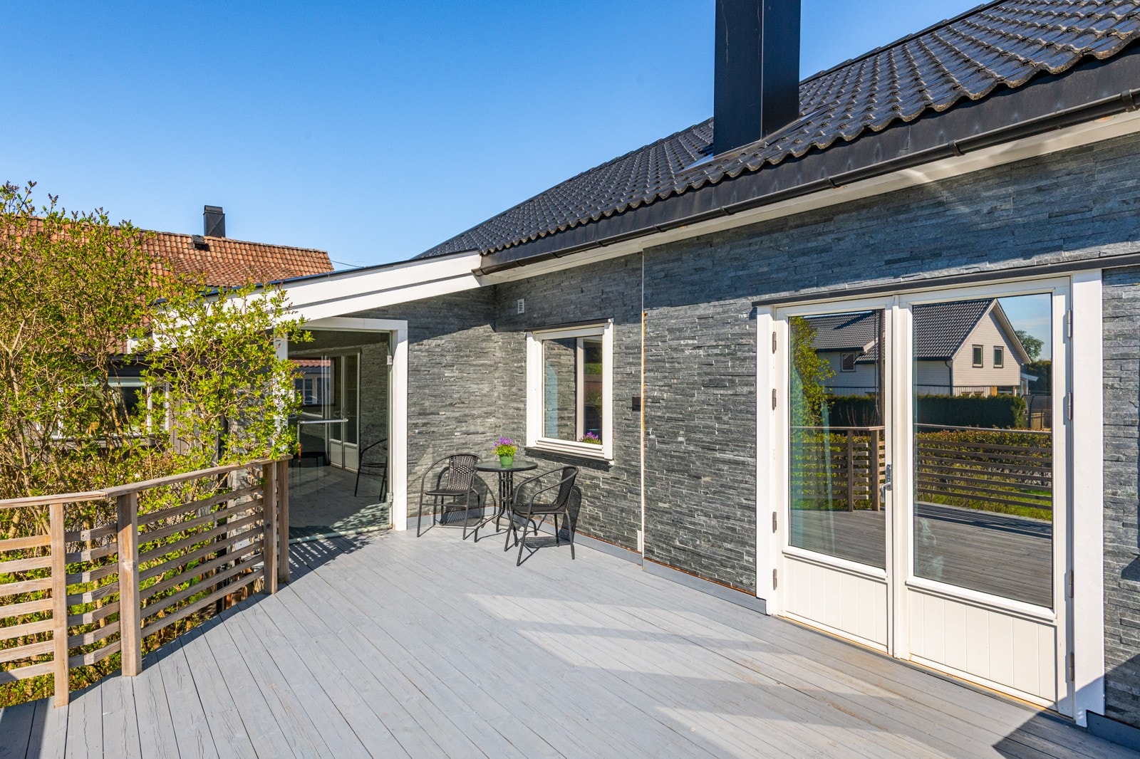 Hagestue med glassdør utvider terrassesesongen Galleribilde