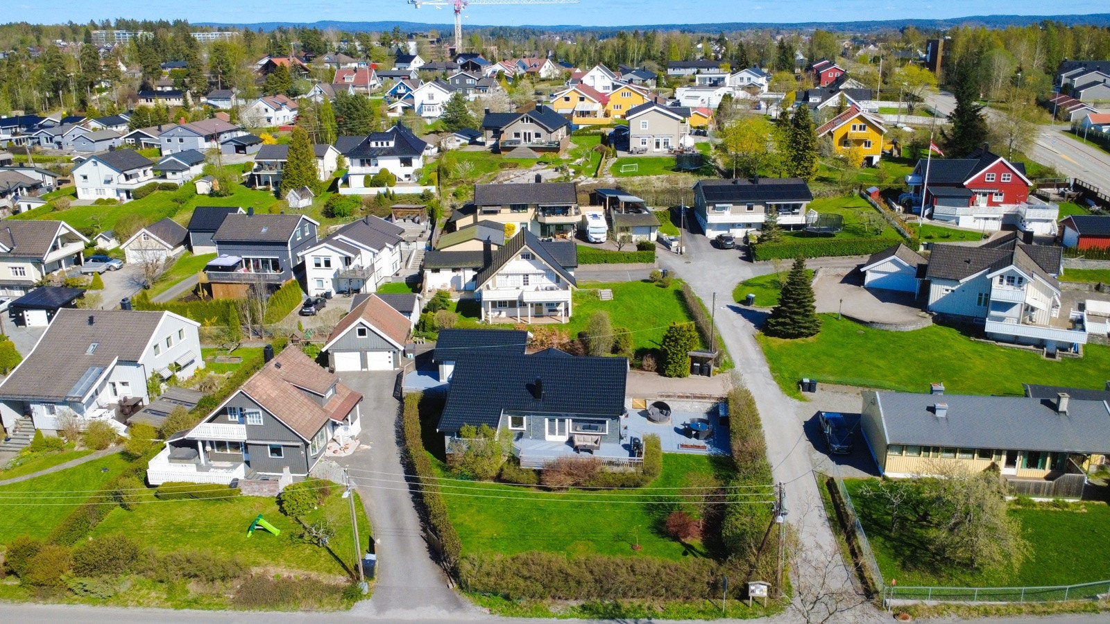Fra vest. Hagen er inngjerdet Galleribilde