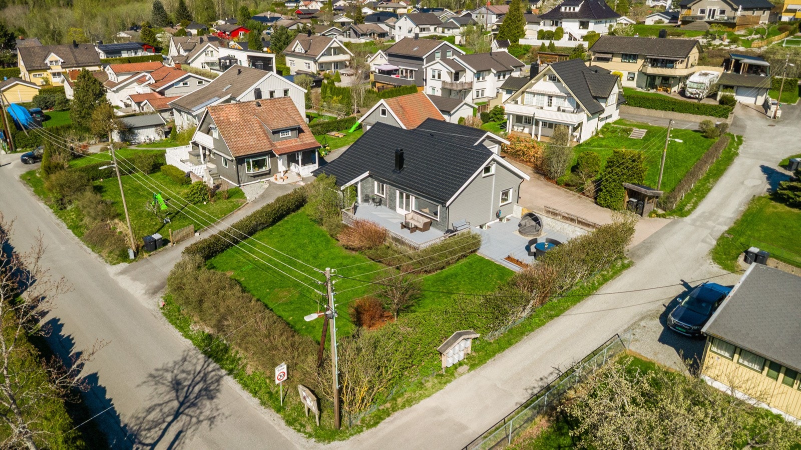 Privat stikkvei fra Skovlyveien, felles med flere naboer Galleribilde