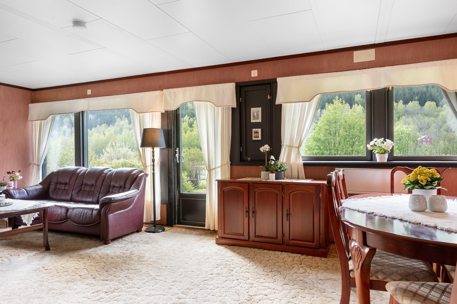 Innvendige overflater har behov for oppgradering. Galleribilde