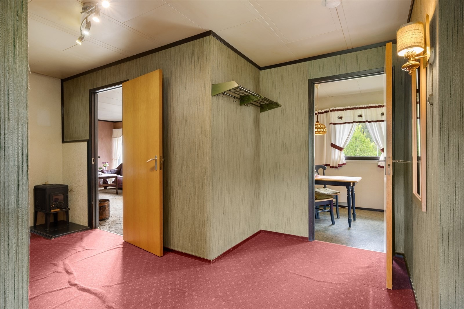 Her er det dør videre inn til stue og kjøkken. Galleribilde